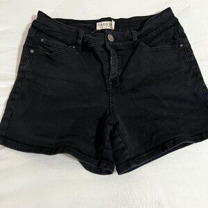 Dakota Blue women black shorts, size 10